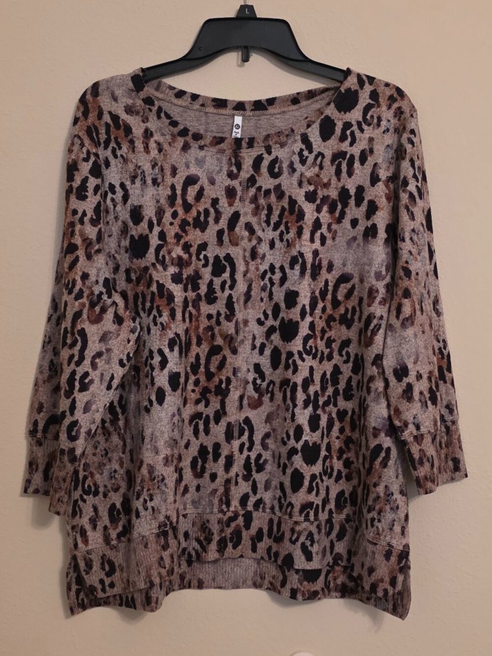 Leo & Nicole Soft Knit Leopard Sweater Top Size XL